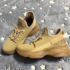 NIB Bebe Analia Sneaker